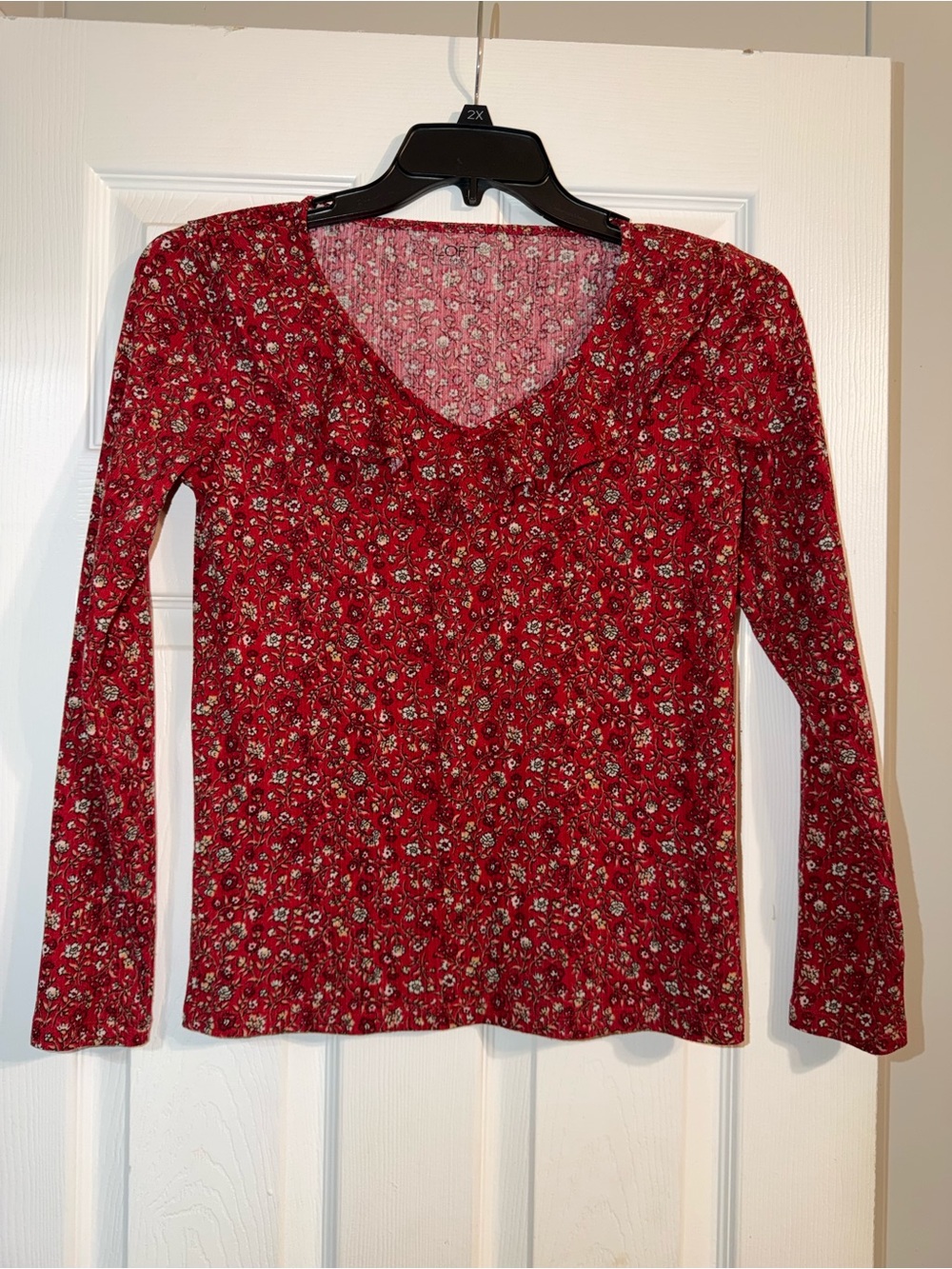 LOFT Outlet Red Ditsy Floral Ribbed Ruffle V-Neck Top S Y2K